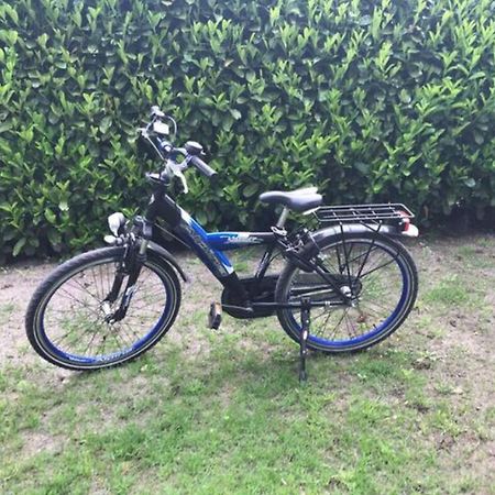 Charmante Woning Op Rustig Park Met Fietsen Епе Екстериор снимка